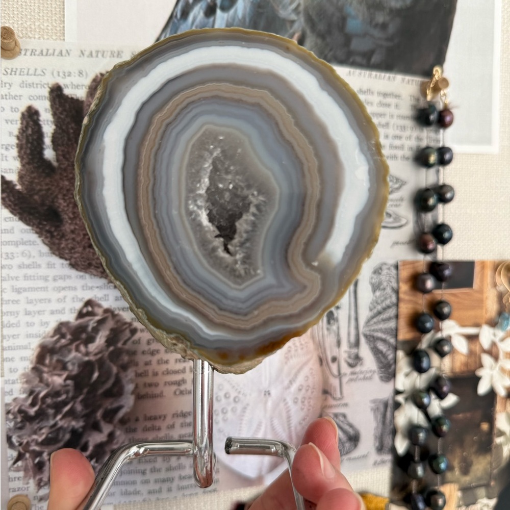 GrayGeode Agate Slice on Display Stand — Neutral Banding